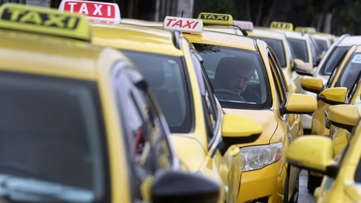 Atina’da kriz: Taksiciler 48 saatlik grev başlattı Atina’da kriz: Taksiciler 48 saatlik grev başlattı