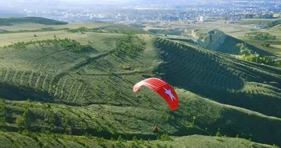 Sivas’ta gökyüzünde Cumhuriyet coşkusu