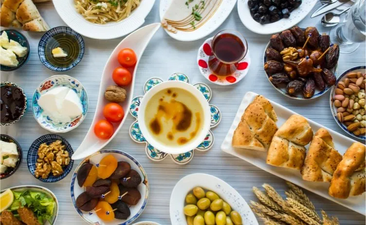 İFTAR MENÜSÜ ÖNERİSİ | Bugün iftara ne pişirsem? İşte Ramazan’a özel çorba, ana yemek, tatlı tarifleri yayında