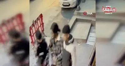 Beyoğlu’nda ABD’li kadına kapkaç kamerada: Beline sarılıp telefonunu çaldılar | Video
