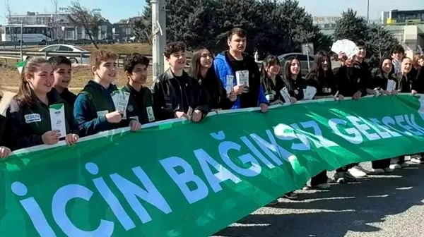 bagimlilikla-mucadeleye-ogrencilerde-yuruyusle-destek-verdi-1741355441039.jpg