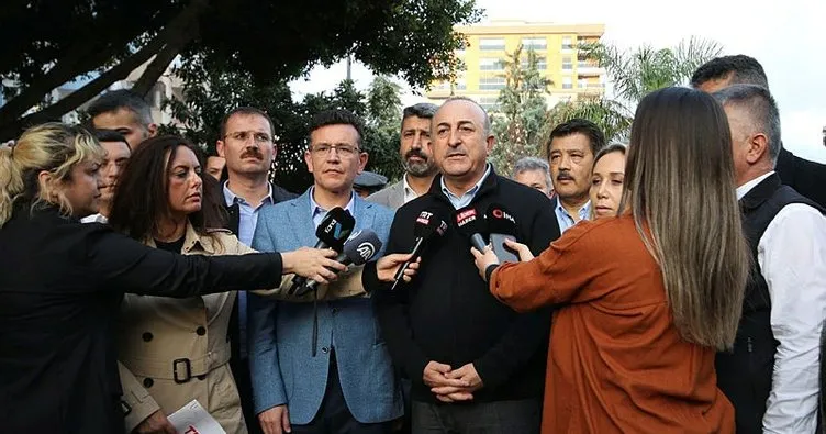 Bakan Çavuşoğlu, Kumluca’da incelemede bulundu: Esnafı ziyaret etti!