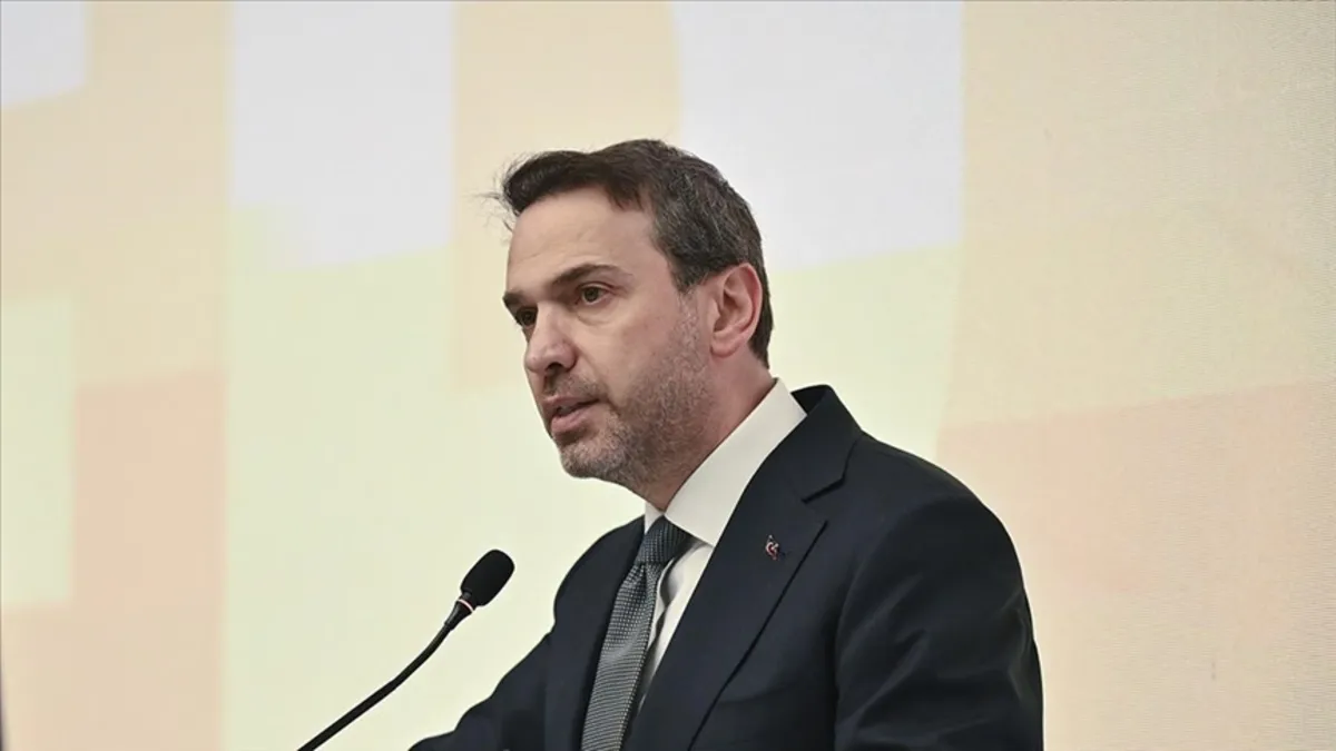 Enerji ve Tabii Kaynaklar Bakanı Alparslan Bayraktar konuşma yaparken
