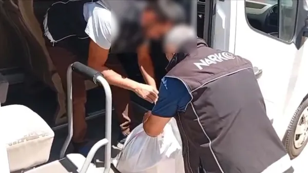 uyusturucu-operasyonunda-15-kilo-538-gram-esrar-ele-gecirildi-1786459692077.jpg
