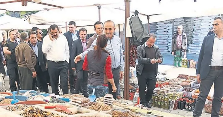 Bakan Çavuşoğlu, pazarı dolaştı