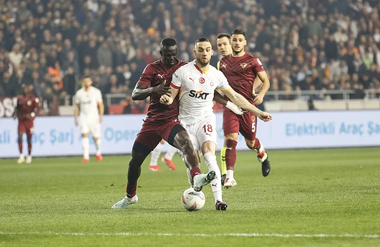 Son dakika haberi: Hatayspor - Galatasaray maçında penaltı beklentisi! Hakem Cihan Aydın devam ettirdi...