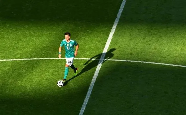 Dünya ayağa kalktı! Mesut Özil'e büyük destek...