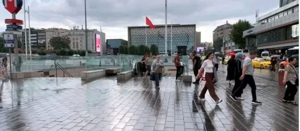 istanbul-gune-yagmurla-uyandi-sicak-hava-yerini-serin-havaya-birakti-1784877692064.jpg