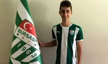 Bursaspor’un genç futbolcusu Yiğit Şengil ile yollarını ayırdı! Beşiktaş...