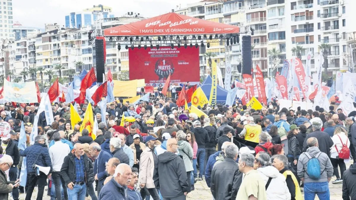 CHP’li başkan yuhalandı: Sen işçi düşmanısın Tugay CHP’li başkan yuhalandı: Sen işçi düşmanısın Tugay