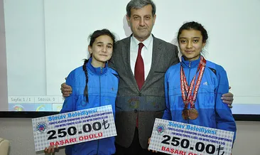 Başarılı sporculara ödül
