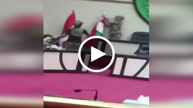 Irak Ordusu Ndan Il Meclisinde Bayrak Degisimi Dunya Haberleri