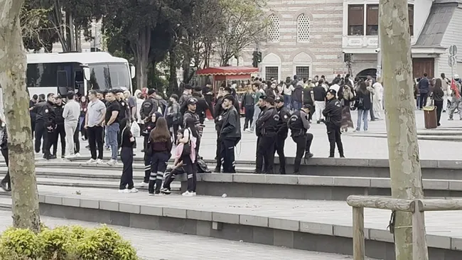 besiktasta-iskele-onunde-bicakli-kavga-3-kisi-yaralandi-1778257371076.jpeg