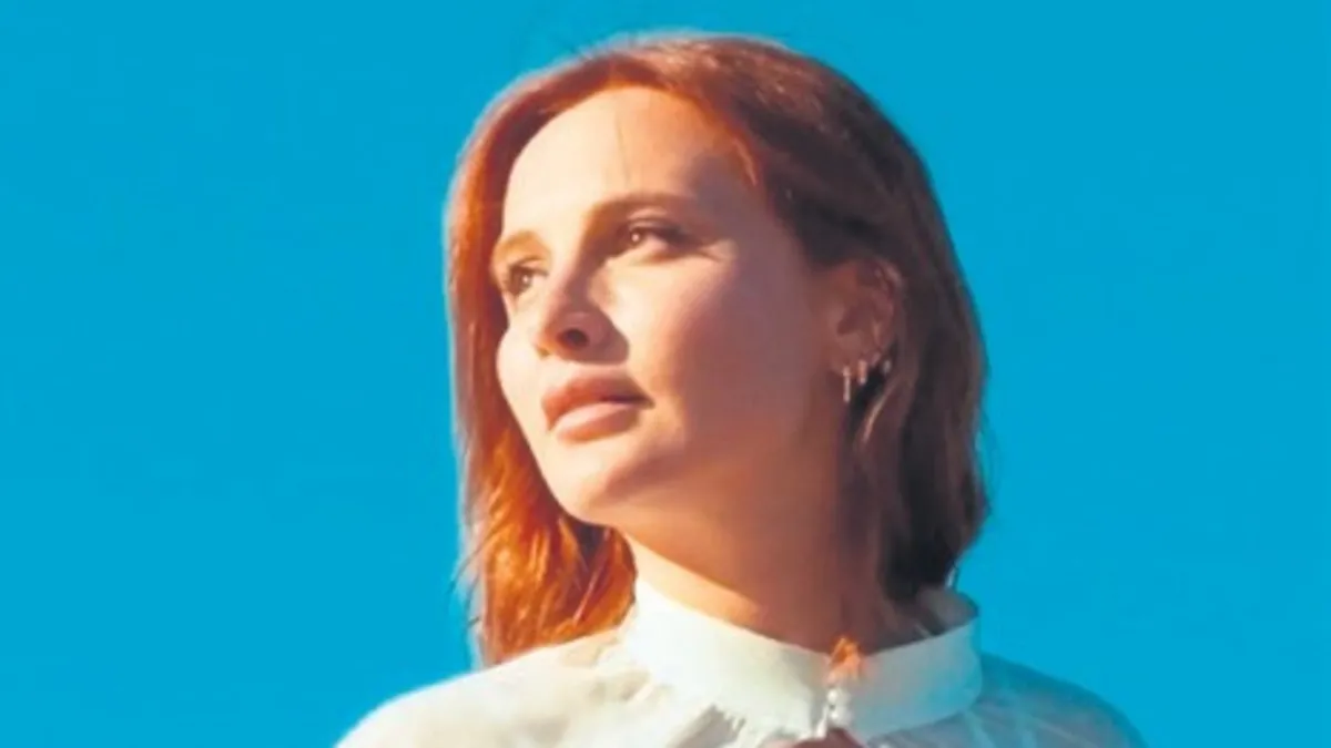 10 dilde 10 şarkı seslendirdi