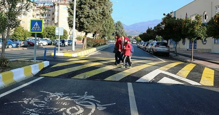 Yükseltilmiş geçitleri yayaların hizmetinde