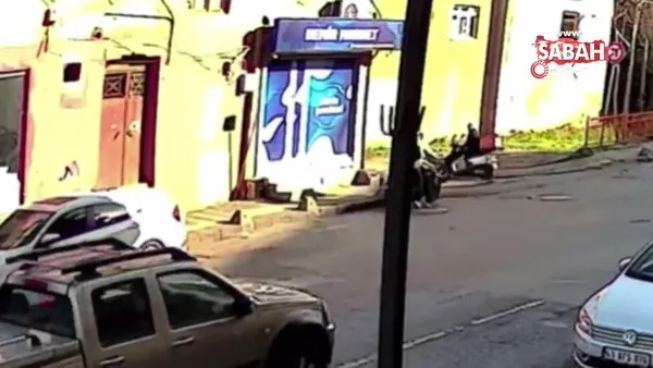 Kağıthane'de korku dolu anlar kamerada: Tekel bayi önüne patlayıcı atıp kaçtılar | Video