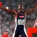 Michael Johnson dünya rekoru kırdı