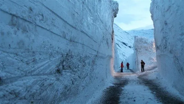 7 metrelik bir kar duvarı!