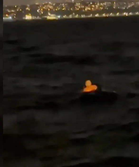 İstanbul’da yolcu vapurdan denize düştü! İşte o anlar