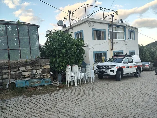 mersinde-7-yasindaki-azra-ile-4-yasindaki-omer-selim-hayatini-kaybetmisti-toksikoloji-raporunda-fosfor-sinir-g-1778068924613.jpg