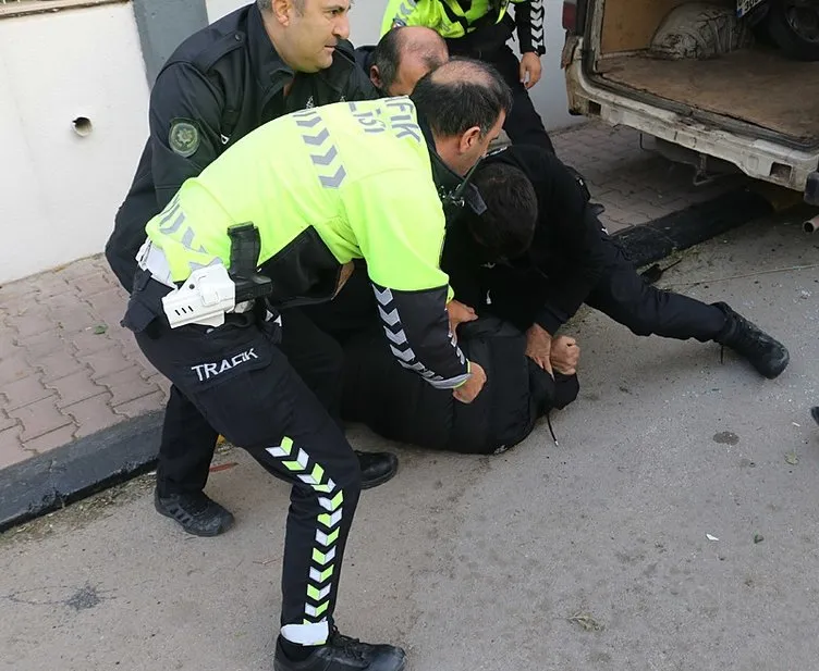 Yarın kıyamet kopacak dedi: Kaçırdığı minibüsle ortalığı birbirine kattı!