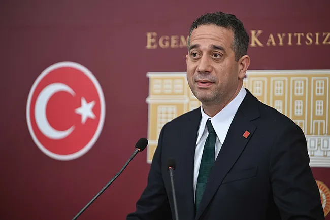son-dakika-tekne-skandali-sonrasi-chpde-kriz-buyuyor-ozgur-ozel-ile-veli-agbaba-ali-mahir-basarira-sert-cikti-1777543060416.jpg SON DAKİKA… Tekne skandalı sonrası CHP’de kriz büyüyor! Özgür Özel ile Veli Ağbaba Ali Mahir Başarır’a sert çıktı