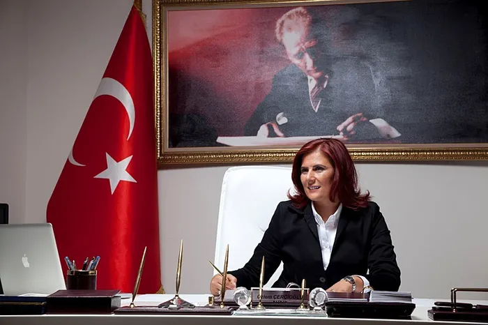 son-dakika-aydin-buyuksehir-belediye-baskani-ozlem-cercioglu-chpden-istifa-etti-1755164225677.jpg SON DAKİKA! Aydın Büyükşehir Belediye Başkanı Özlem Çerçioğlu CHP'den istifa etti
