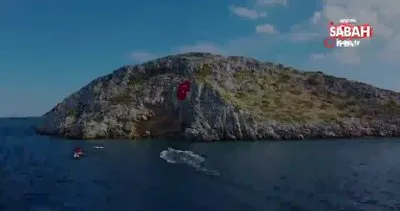 Yunan adalarına karşı dev Türk bayrağı astılar | Video