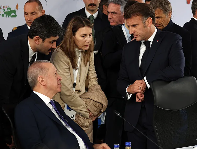 Tiran’da dikkat çeken an! Erdoğan, Aliyev’i çağırdı, Paşinyan da sohbete dahil oldu