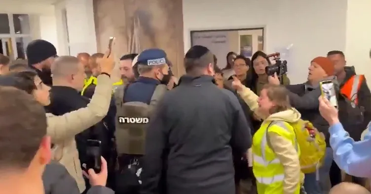 İran’ın vurduğu kentte siyonist bakana şok: Defol git, ölümlerin sorumlusu sensin!