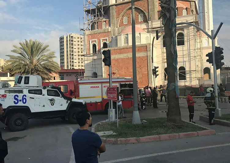 Adana'da terör saldırısı! Polis otobüsünün geçişi sırasında bombalı saldırı düzenlendi...