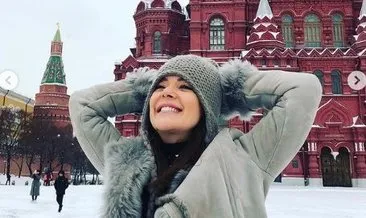 Nursel Ergin Moskova tatilinde -18 derece soğukta siyah mayosuyla karlara böyle atladı!