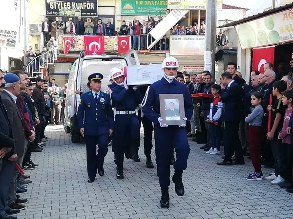 pence-kilit-sehidi-son-yolculuguna-ugurlandi-1666869675344.jpg Pençe-Kilit şehidi son yolculuğuna uğurlandı
