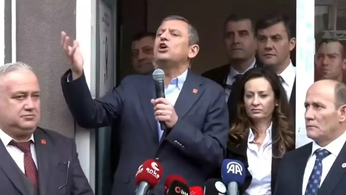 Başkan Erdoğan’ı “şiir bilmez” diyerek hedef almıştı! Özgür Özel fena rezil oldu...