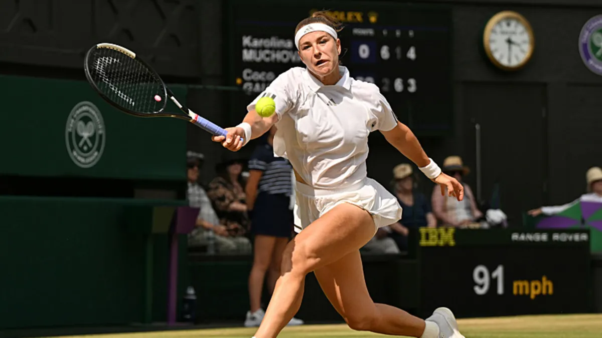 Wimbledon tenis turnuvası kupa töreni ve kort görünümü