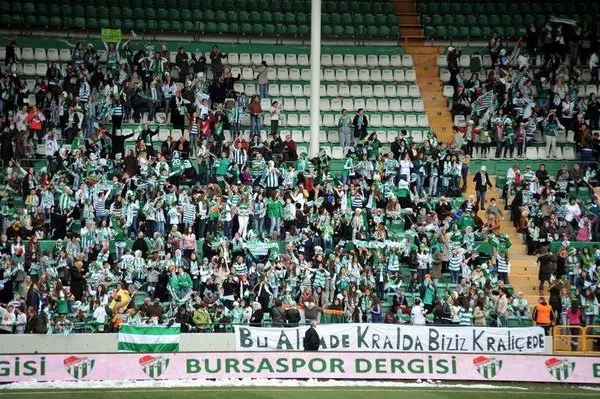 Bursaspor tribünlerinden ilginç pankartlar