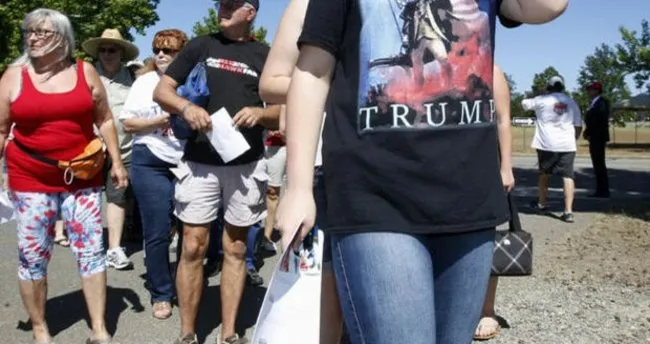 Trump tişörtü yüzünden oy kullanamadı