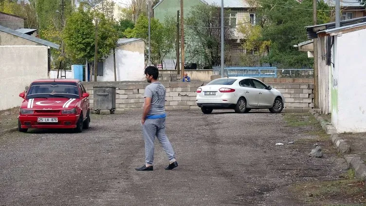 'Tapulu arazim' dedi yolu trafiğe kapattı