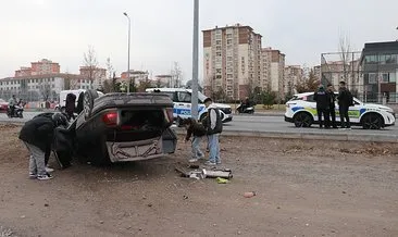 Kayseri'de yoldan çıkan araç araziye uçtu: 3 kişi yaralandı #kayseri