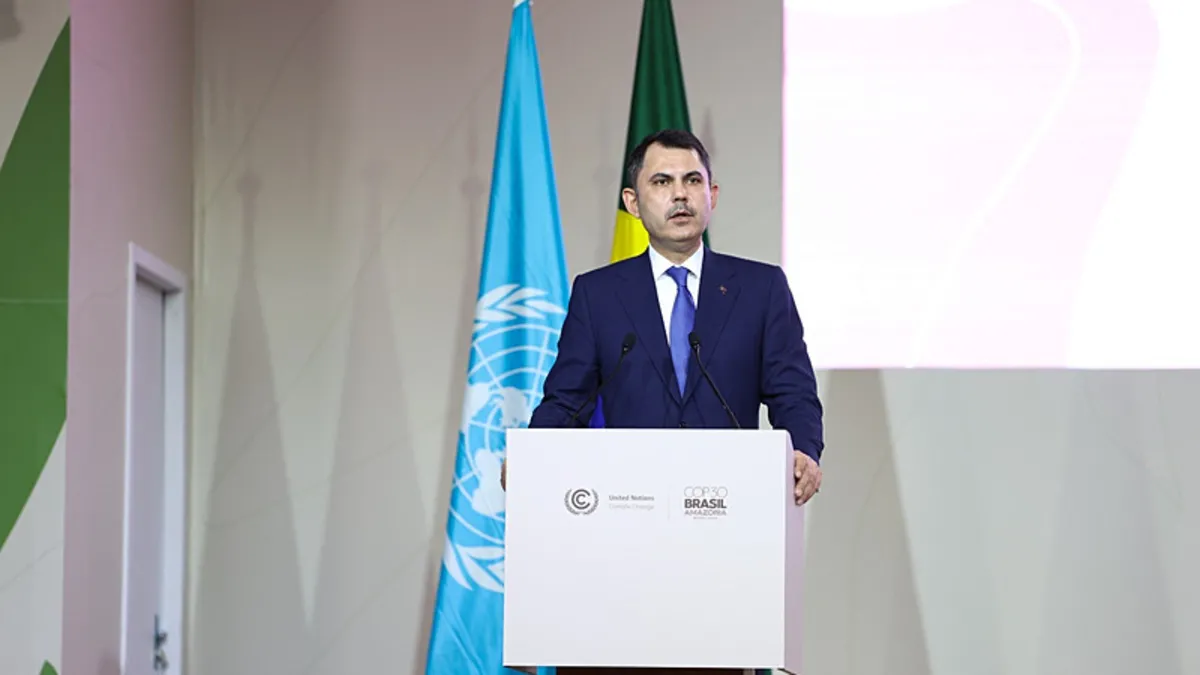 Bakan Kurum’un Brezilya’da iklim temasları sürüyor Bakan Kurum’un Brezilya’da iklim temasları sürüyor