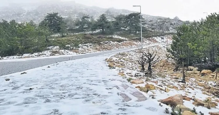 Spil Dağı’na mart ayında kar yağdı