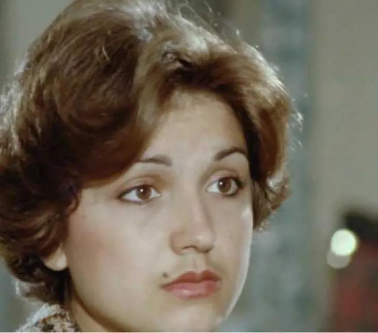 Yeşilçam’da masum güzelliğiyle hafızalara kazınmıştı! Meraklı Köfteci’nin Fatma’sı Gölgen Bengü’nün son hali gündeme bomba gibi düştü!