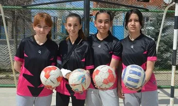 'Kız çocuğu futbol oynamaz' diyenlere inat birinci oldular! #afyonkarahisar