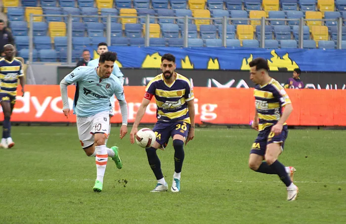 ankaragucu-3-puani-2-golle-aldi-basaksehir-deplasmanda-kayip-1710604831154.jpeg