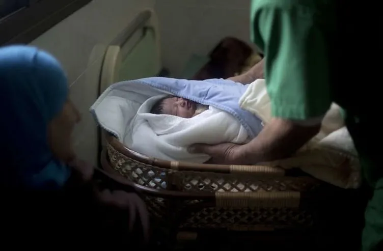 Gazze’nin sembol bebeği doğdu