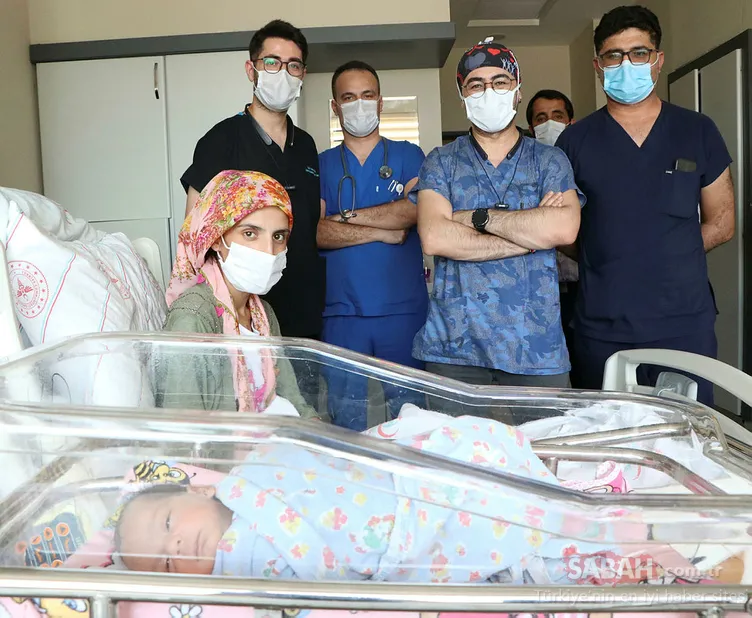 Mucize gibi… Doğumda anne ve bebeğinin duran kalpleri Mucize gibi… Doğumda anne ve bebeğinin duran kalpleri