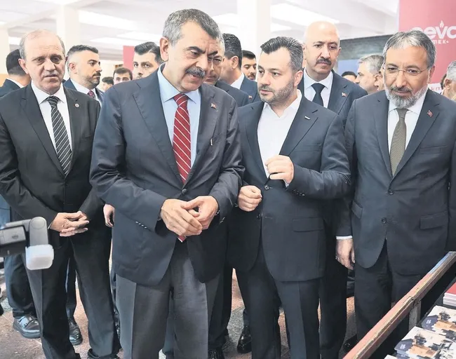 turkiye-vesayetci-prangadan-kurtuldu-1788643572293.jpeg