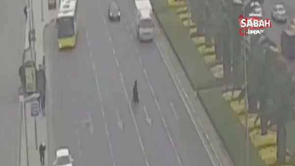 Yolun karşısına geçmeye çalışan iki kişiye minibüs çarptı