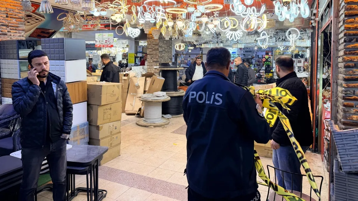 Avize dükkanında silahlı saldırı