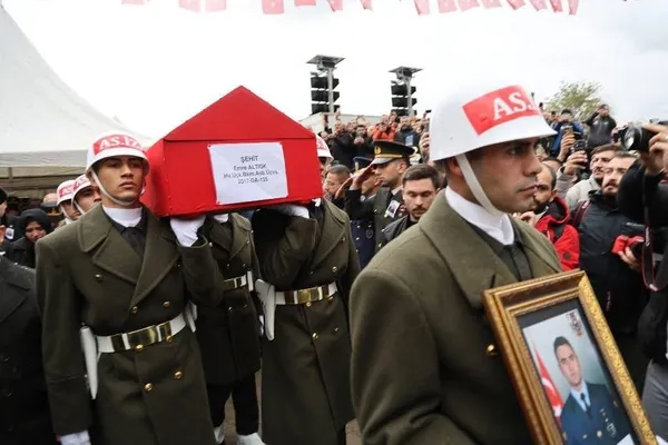 samsunda-sehit-emre-altioka-son-gorev-gozyaslari-icinde-ugurlandi-1763130872078.jpg
